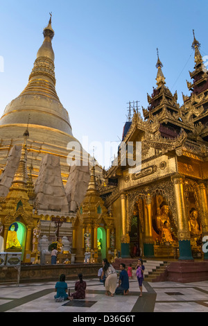 La pagode Shwedagon, Yangon, Myanmar, en Asie Banque D'Images