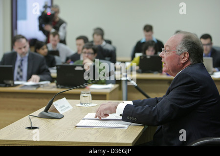 Monsieur le Commissaire Michel Bastarache dévoile le rapport de son enquête dans la nomination des juges Banque D'Images