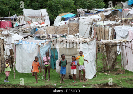 Léogâne, Haïti, les enfants d'un camp de réfugiés Banque D'Images