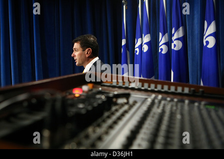 Action démocratique du Québec (ADQ) Député François Bonnardel des gestes aussi il parle lors d'une conférence de presse Banque D'Images