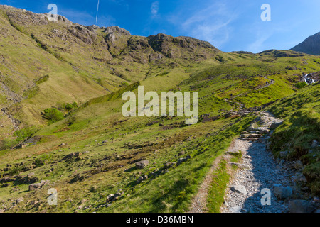 Chemin de Scafell Pike, vallée de Borrowdale dans le Parc National du Lake District, Cumbria, Angleterre, Royaume-Uni, Europe. Banque D'Images