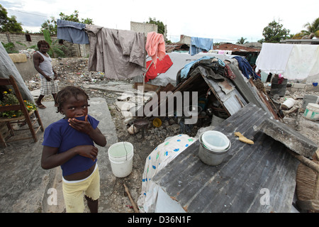 Léogâne, Haïti, les réfugiés dans des abris dans la ville Banque D'Images