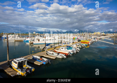 Location de bateaux de pêche commerciale et dans le port, Homer, Alaska, USA Banque D'Images