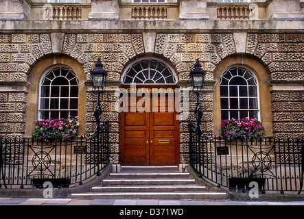 Entrée, portes en bois, le Guildhall, Guildhall, town hall, high street et de la rue Bridge, ville de Bath, comté de Somerset, en Angleterre, en europe Banque D'Images