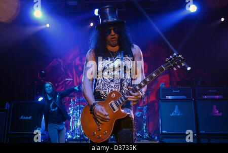 Prague, République tchèque. 11 février 2013. Musicien américain et ancien membre de Guns N' Roses (Slash Saul Hudson) effectue à Prague. (Photo/CTK Michal Kamaryt/Alamy Live News) Banque D'Images