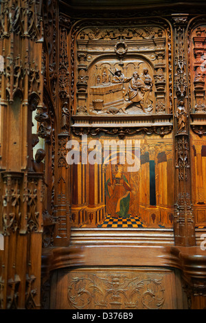 Cité médiévale choeur en bois sculpté sièges Basilique Cathédrale de Saint Denis , Paris France Banque D'Images