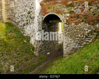 Une arche au début de mote et Bailey ou anneau de travail Framlingham castle, Suffolk, UK château normand Banque D'Images