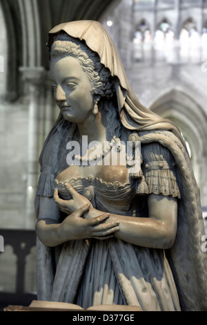 Monument tombe de Marie Antoinette (1755 - 1793) reine de France et épouse de Louis XVI. Basilique Cathédrale de Saint Denis France Banque D'Images