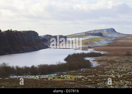 Highshield Peel Crags, Crag Lough Grag et bien sûr, du mur d'Hadrien, Northumbria Angleterre Royaume-Uni Grande-bretagne hiver Banque D'Images