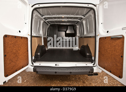 Ouvrir les portes et l'espace de chargement dans un Ford Transit Sport Van blanc, Winchester, Royaume-Uni, 2010 03 Banque D'Images