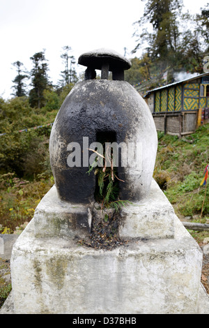 La pass Pele,2953m,encens encensoir,religieux,souvent menées au Bhoutan, Artenasia ? Branches dans la cuisinière,36MPX, Banque D'Images