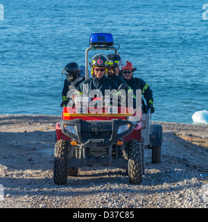 Pompiers en patrouille, Ittoqqortoormiit Scoresbysund, Groenland, Banque D'Images