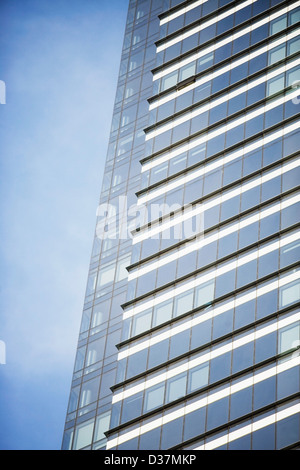 Close up of urban skyscraper Banque D'Images