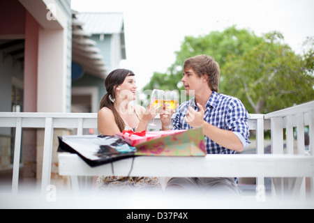 Couple toasting each other with wine Banque D'Images