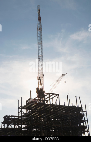 Crane sur bâtiment en construction Banque D'Images