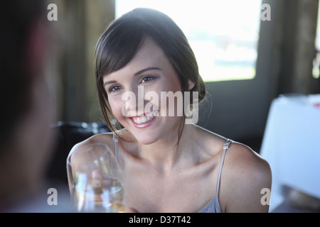 Couple toasting each other with wine Banque D'Images