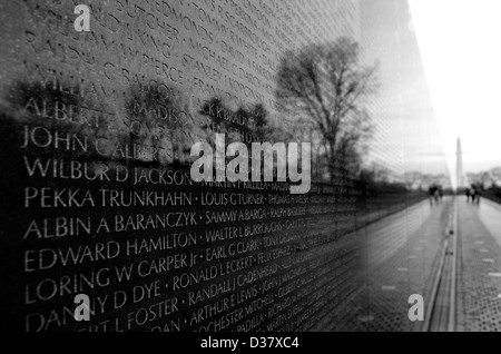 Vietnam Memorial à Washington Monument en arrière-plan Banque D'Images