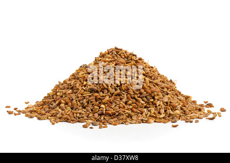 Tas de graines séchées sur fond blanc Banque D'Images