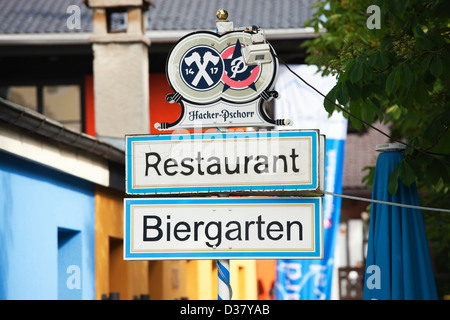 Biergarten signe, Garmisch-Partenkirchen, Oberbayern, Bavière, Allemagne Banque D'Images