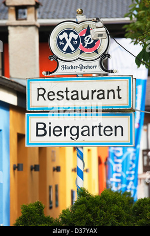 Biergarten signe, Garmisch-Partenkirchen, Oberbayern, Bavière, Allemagne Banque D'Images