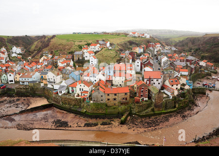 North Yorkshire village de pêcheurs de Staithes de la vache Bar Nab Banque D'Images