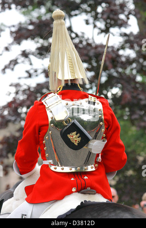 Household Cavalry visiter étages château dans la région des Scottish Borders durant la journée Pipe Bands massés Banque D'Images