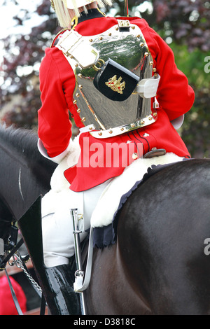 Household Cavalry visiter étages château dans la région des Scottish Borders durant la journée Pipe Bands massés Banque D'Images