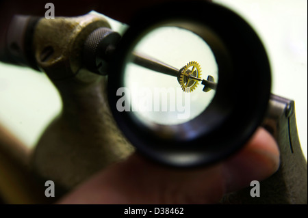 Horloger au travail à Hatton Garden Londres Banque D'Images