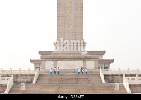 Monument aux héros du peuple de la Chine Pékin place Tiananmen Banque D'Images