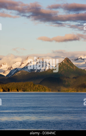 Vue du coucher de soleil de la baie Kachemak, Homer Spit de Homer, Alaska, USA Banque D'Images