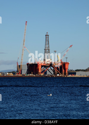 Le semi-Borgston sous Dauphin dans le dry dock à Nigg Banque D'Images