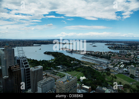 La vue sur le centre-ville de Sydney comme vu de la plate-forme d'observation des tours de Sydney, Nouvelle Galles du Sud, Australie Banque D'Images