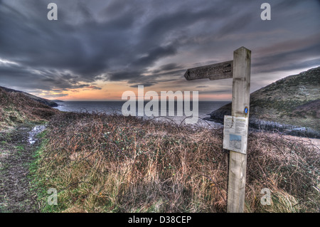 Sentier pour signer sur chemin côtier à Ceredigion Mwnt beach Banque D'Images