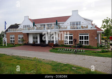 Fichier - Un fichier photo datée du 17 mai 2009 montre l'Art House sur l'île de la Frise orientale Spiekeroog, Allemagne. La chambre de l'ex-PDG de béluga Nils Stolberg sera vendu aux enchères le 13 février 2013. Photo : INGO WAGNER Banque D'Images