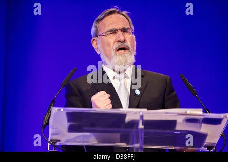 Lord Jonathan Sacks, Grand Rabbin de l'Organisation des synagogues, parle à l'Holocaust Memorial Day 2013 Commémoration du Royaume-Uni Banque D'Images