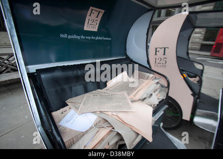 Londres, Royaume-Uni. 13 février 2013. Le Financial Times célèbre son 125e anniversaire avec une édition spéciale. Amer Ghazzal / Alamy Live News Banque D'Images