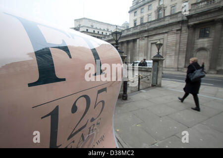 Londres, Royaume-Uni. 13 février 2013. Le Financial Times célèbre son 125e anniversaire avec une édition spéciale. Amer Ghazzal / Alamy Live News Banque D'Images