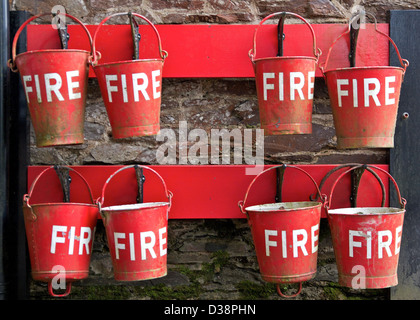 Seaux d'incendie rouge Banque D'Images