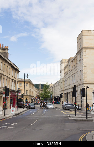 St James's Parade et Southgate dans baignoire vue de la jonction avec Dorchester Road avec le new Southgate Centre sur le droit Banque D'Images