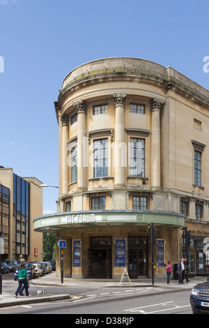 Le centre Forum sur St James's Parade baignoire, à l'origine un cinéma de style Art déco de 1934, maintenant utilisé par baignoire Église de ville. Banque D'Images