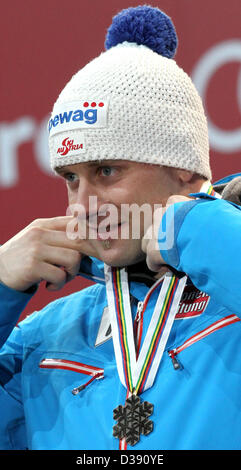 L'Autriche célèbre de Marcel Hirscher sur le podium lors de la cérémonie de remise des médailles de la Men's super-combiné à la descente des Championnats du Monde FIS de Ski Alpin à Schladming, Autriche, 13 février 2013.Photo : Karl-Josef Opim/dpa Banque D'Images