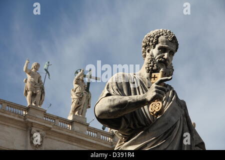 13 févr. 2013 Les médias du monde entier au Vatican, Rome à la suite de la démission annonce par le Pape Benoît XVI Banque D'Images