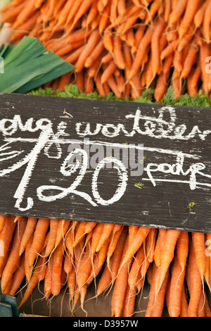 Les carottes, farmers market, Bruges, Belgique Banque D'Images