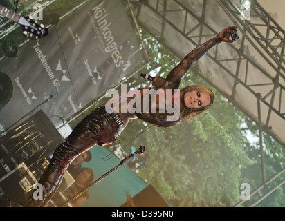 Chris le danger de la gothique-rock allemand le seigneur des perdus, prendre une photo de l'auditoire à l'Amphi Festival Goth Banque D'Images