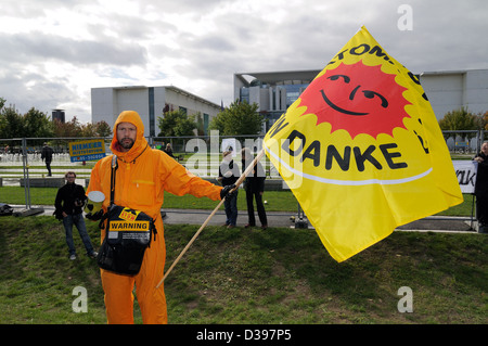 Berlin, Allemagne, les gens lors d'une manifestation anti-nucléaire dans le quartier du gouvernement Banque D'Images