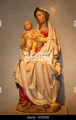 La Vierge L'enfant (Vierge à l'enfant) - sculpture en bois de Jacopo della Quercia (14e s.), Musée du Louvre, Paris France Banque D'Images