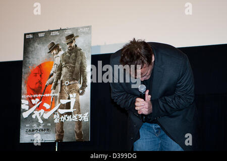 Tokyo, Japon. 13 février 2013. Quentin TARANTINO Réalisateur venu tout droit de Londres pour promouvoir son dernier film 'Django Unchained' avec : Jamie Foxx, Christoph Waltz, Leonardo DiCaprio, Kerry Washington, Samuel L. Jackson et Don Johnson à des centaines de fans japonais au cinéma dans la région de Tokyo. Il était très énergique pour ses fans qui ont applaudi et applaudi à l'autre grand film de lui. (Photo de Michael Steinebach /Aflo/Alamy Live News) Banque D'Images