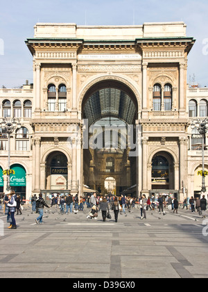 Entrée voûtée géant à Galerie Vittorio Emanuele II, Piazza del Duomo Milan Lombardie Italie Europe Banque D'Images