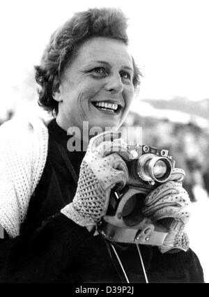 (Afp) - Un fichier photo non datée montre Leni Riefenstahl, cinéaste et photographe allemand.Riefenstahl célébrera son 100e anniversaire le 22 août 2002. Elle était le personnage principal dans son célèbre film 'La lumière bleue (Das blaue Licht) qu'elle a également réalisé. Elle a démontré son talent un Banque D'Images