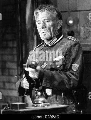 (Afp) - L'acteur britannique Richard Burton, représenté à son rôle en tant que sergent allemand Steiner dans le film 'Steiner - Das Eiserne Kreuz Teil II" ("Breakthrough"/"sergent Steiner') sur l'emplacement près de Berlin, en août 1978. Burton, qui a aussi joué dans des films tels que "Cléopâtre" (1962) et 'qui a peur o Banque D'Images